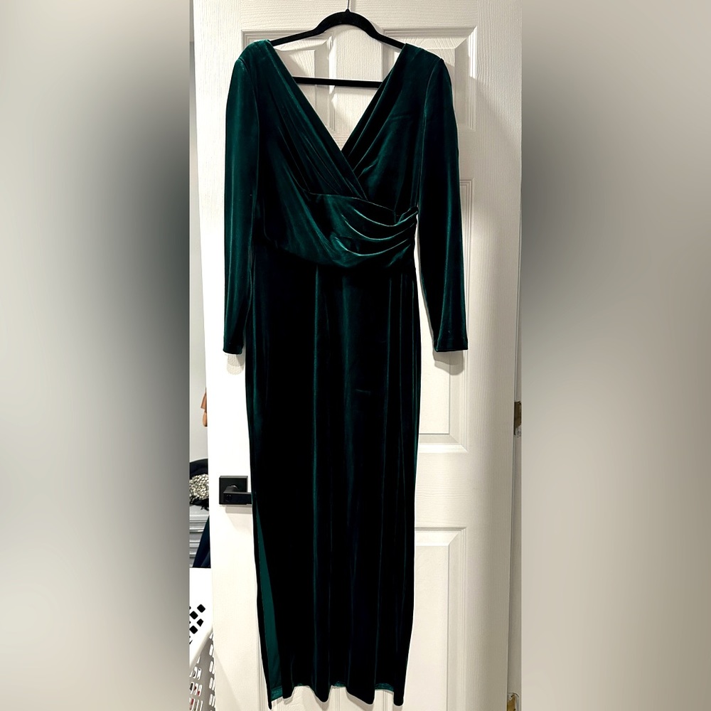 Eliza J Evening Gown size 14 green velvet
